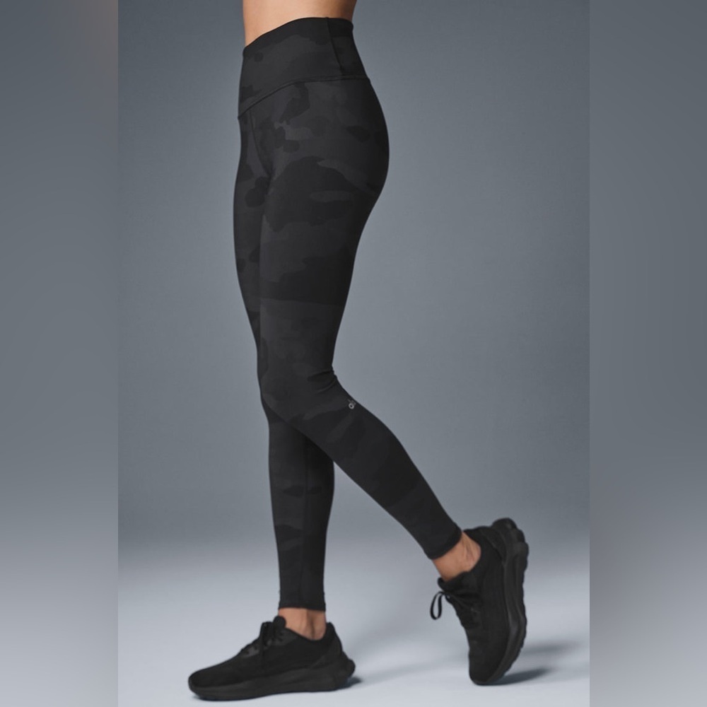 ALO Yoga Women’s Dark Camouflage Leggings High-Waist Vapor Size XS